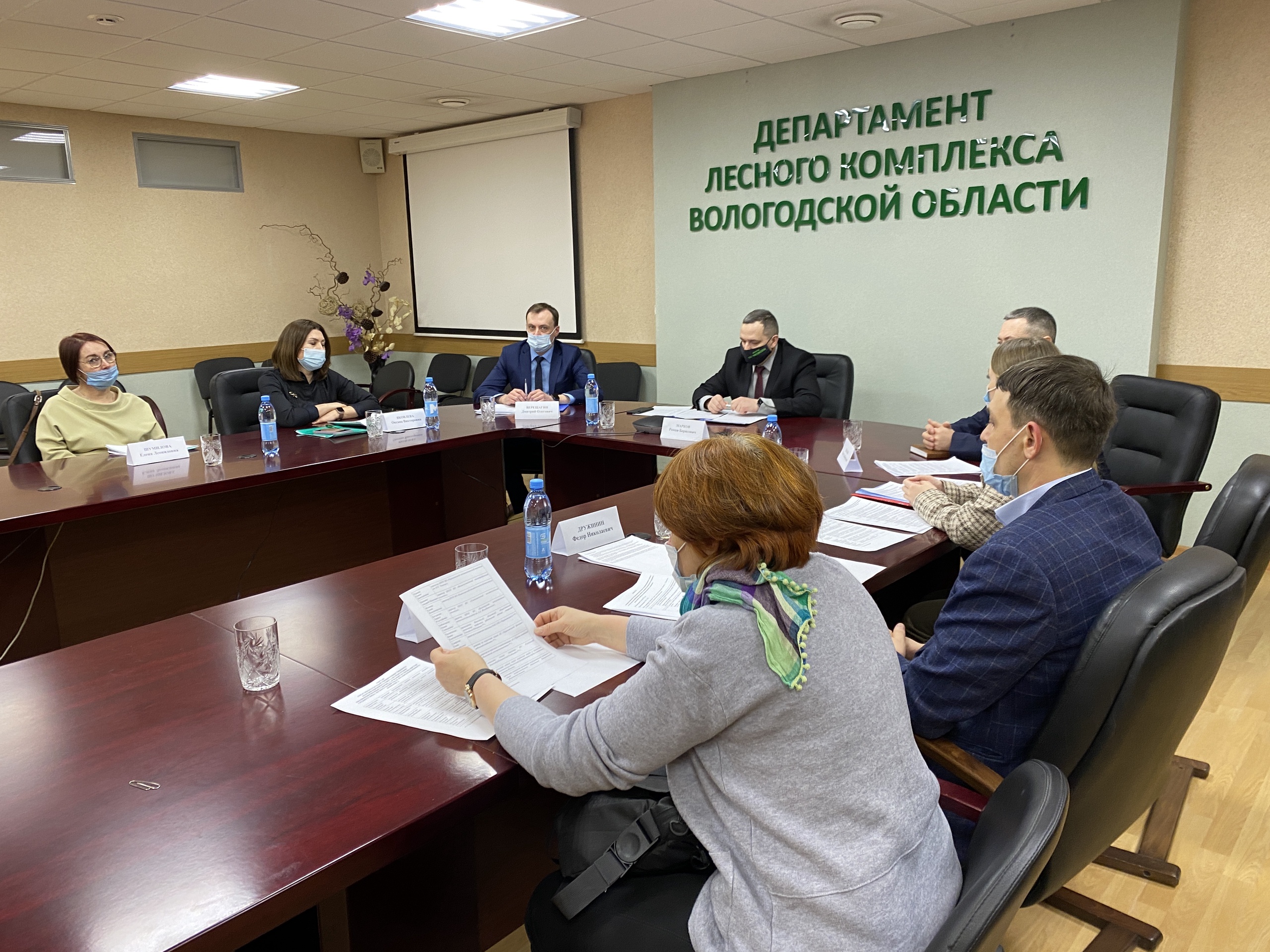 The most acute issues of personnel training for forestry and timber industry were discussed in the department of forestry complex of the region