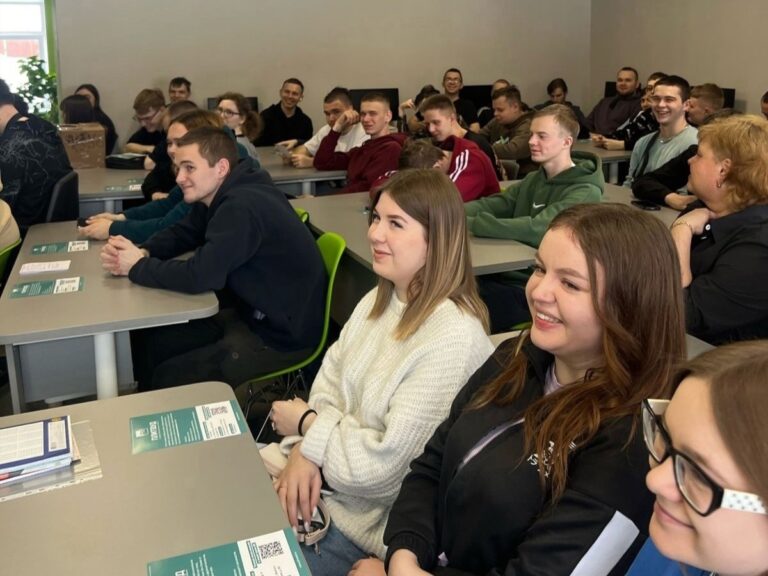 Студенты Грязовецкого политехнического техникума встретились с сотрудниками «Плитвуда»